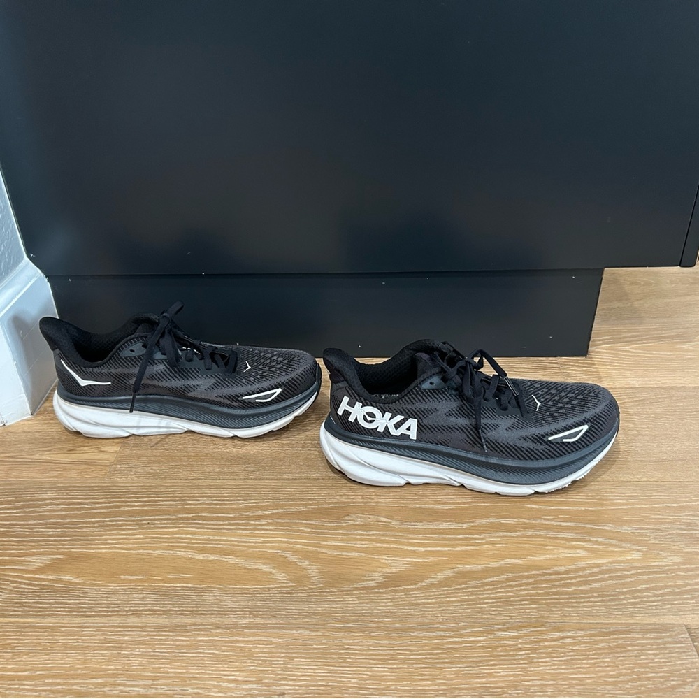 HOKA One One Clifton 9 women’s size 8